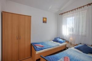 Postel nebo postele na pokoji v ubytování Apartments with a parking space Zablace, Sibenik - 4219
