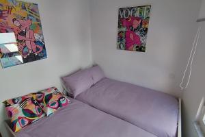 Łóżko lub łóżka w pokoju w obiekcie Apartamento en Foz. Primera Línea Playa Rapadoira