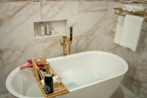 Ванная комната в Escappé Suites