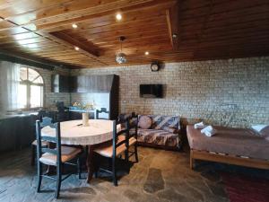 a living room with a table and a couch at Mountain House Kastro in Kástron