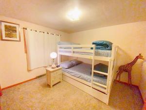 a bedroom with two bunk beds with a giraffe on it at Express Gateway in Stevens Point in Stevens Point