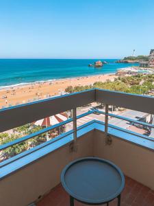 Gallery image of STUDIO LES PIEDS DANS LE SABLE, VUE MER & BALCON in Biarritz