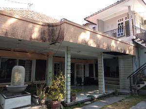 an old house with a porch and a balcony at DK Hotel Singaraja in Singaraja