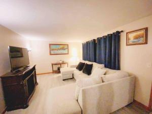 TV/trung tâm giải trí tại Fantastic Oasis Home in Stevens Point