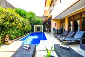 Swimming pool sa o malapit sa Villa SANKET - KUTA - 6 bedrooms - 6 bathrooms - Great Location