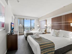 Camera con 2 Letti e TV a schermo piatto di Amazing suite with beach views at prime location a Gold Coast