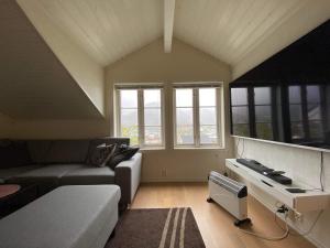 Posezení v ubytování Sørvågen Villa luxury home with sauna