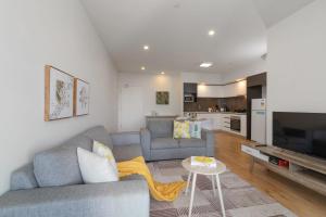 Stylish 1BD Apt with Ideal Location in Southbank的厨房或小厨房