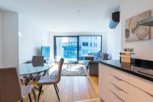 Seaside Serenity Oasis - High floor - Stunning Views的厨房或小厨房