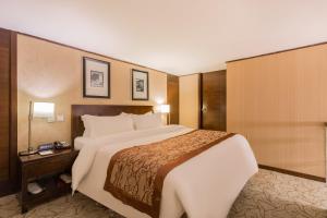 Voodi või voodid majutusasutuse Beijing Jinlong Hotspring Hotel toas