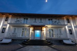 a large white building with stairs leading to a door at Rosy's House in Scafati