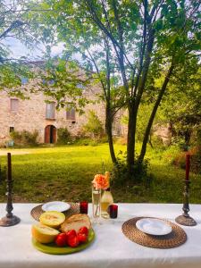 a table with a plate of bread and fruit on it at Apartamento Palmera in Argelaguer