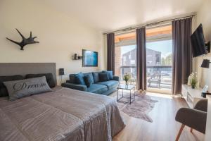 Un pat sau paturi într-o cameră la Apartment Aurinkoranta D8 saunallinen yksiö Kalajoki