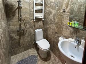 חדר רחצה ב-Hotel VIM in Sighnaghi