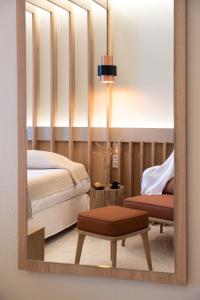 Postel nebo postele na pokoji v ubytování Bourtzi Hotel