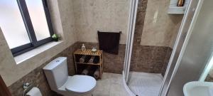 Baðherbergi á Large Apartment in Marsascala. sleeps 6
