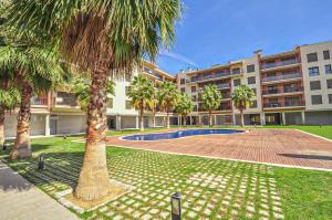 The swimming pool at or close to LITORAL COSTA DORADA - ESQUIROL Only families