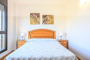 A bed or beds in a room at LITORAL COSTA DORADA - ESQUIROL Only families