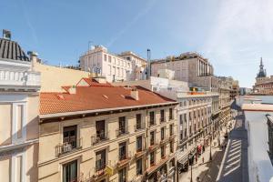 a view of a city street with buildings at Pop-Zen Penthouse Madrid in Madrid