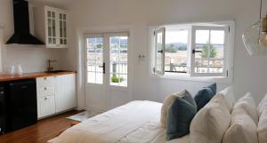 Dangerfield Oaks Boutique Cottage's客房内的一张或多张床位