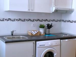 Kuchnia lub aneks kuchenny w obiekcie Apartamentos TravelStep La Latina