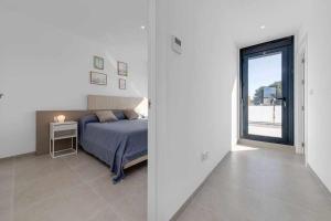 Ένα ή περισσότερα κρεβάτια σε δωμάτιο στο Magnífica villa con piscina climatizada +42 φωτογραφίες