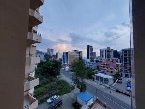 Nespecifikovaný výhled na destinaci Gonio nebo výhled na město při pohledu z apartmánu + 1 fotografie
