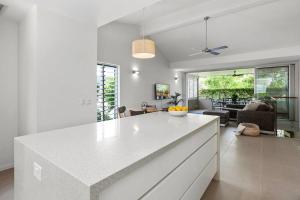 Noosa gem! Walking distance to cafes - shops - Sunshine Beach and dog Beach的休息区