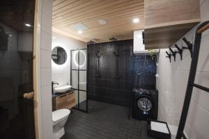 Ένα μπάνιο στο Apartment Aurinkoranta D3 iso huoneisto merinäkymällä Kalajoki +22 φωτογραφίες