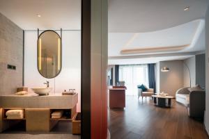 אזור ישיבה ב-Jingju Hotel Shenzhen