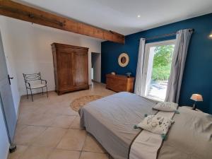 Postel nebo postele na pokoji v ubytování Authentique Mas provençal entre mer et Camargue