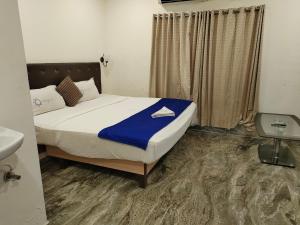 Säng eller sängar i ett rum på Alegria Resort and SPA, Kovalam