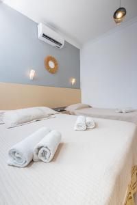 A bed or beds in a room at AÇELYA OTEL