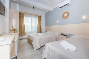 A bed or beds in a room at AÇELYA OTEL