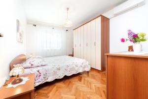 Postel nebo postele na pokoji v ubytování Apartments Maxi