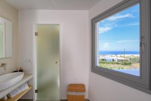 Ванная комната в Thoè Oia Suites
