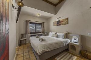 a bedroom with a large bed with towels on it at Tingafa - Apartamento rural con piscina in Las Breñas