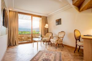 a living room with a table and chairs and a window at Hotel Schloss Dürnstein in Dürnstein