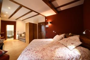Rúm í herbergi á Hotel Pangrazzi - 3 stelle superior