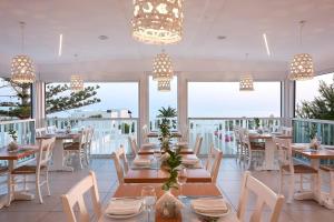 Restaurace v ubytování Coriva Beach Hotel & Bungalows