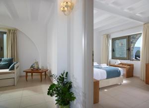 Postel nebo postele na pokoji v ubytování Coriva Beach Hotel & Bungalows