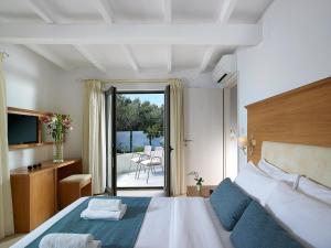 Postel nebo postele na pokoji v ubytování Coriva Beach Hotel & Bungalows