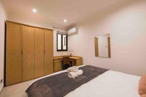 A bed or beds in a room at Amethyst