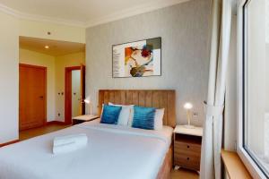 Postel nebo postele na pokoji v ubytování Al Sarrood Palm Jumeirah - Vacationer