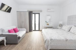 Łóżko lub łóżka w pokoju w obiekcie Hotel Star Santorini