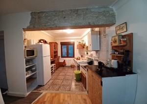 Kuchyň nebo kuchyňský kout v ubytování Habitaciones en El Atico de Tona mirando a la Bahia de Santander
