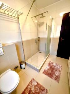 Koupelna v ubytování Luxus lakás az Erdei Villaparkban