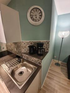 Kuchyň nebo kuchyňský kout v ubytování residence de l'évèché 5