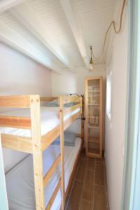Postel nebo postele na pokoji v ubytování Adorable maison d'hôtes avec piscine- tiny house