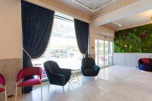 a waiting room with chairs and a large window at W Regal Boutique Hotel&Spa in Mamaia